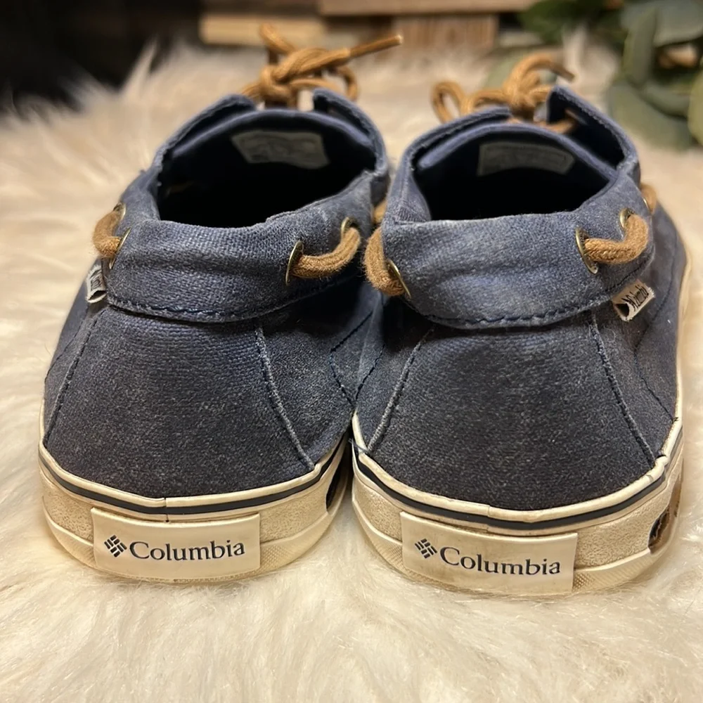 Columbia mens boat